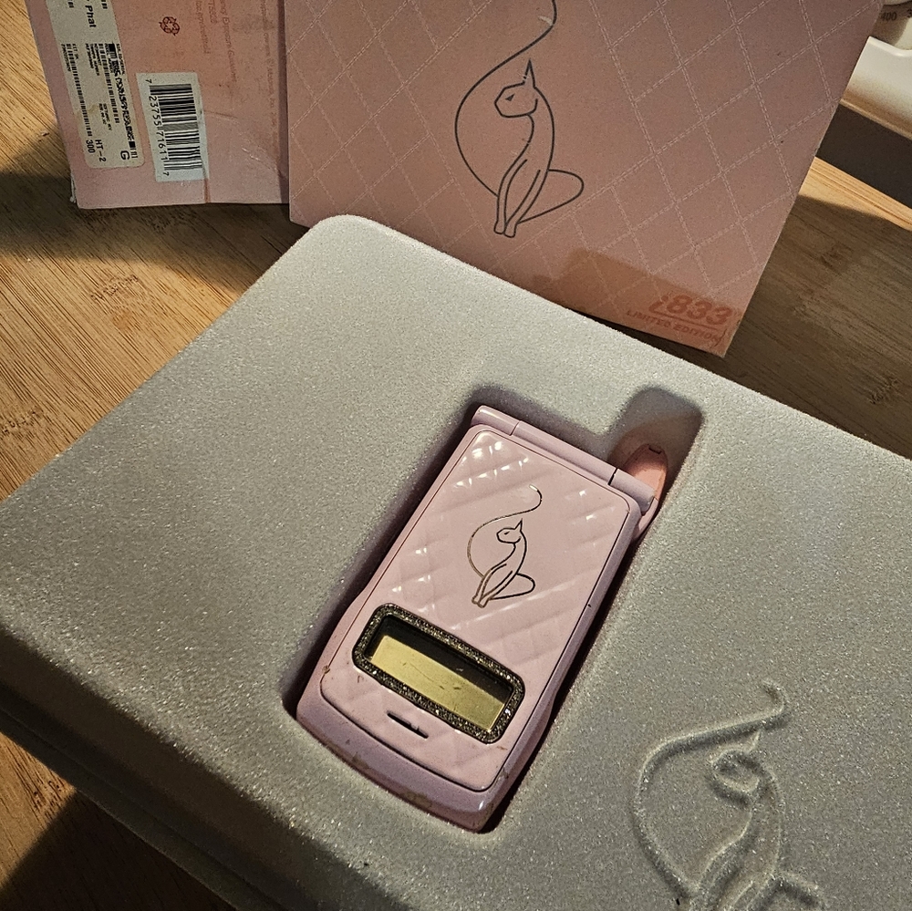 Baby Phat Pink Limited Edition Phone w/ box & accessories- Collectors item *Y2K*